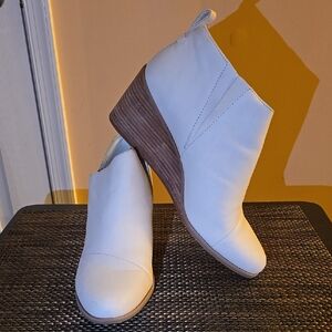 Women's Cream Ankle Boots